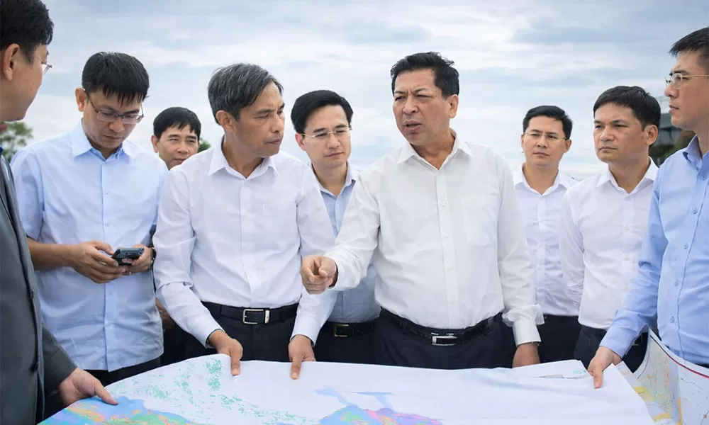 Bộ trưởng Bộ Xây dựng kiểm tra và làm việc với một số đơn vị ngày 16/3.