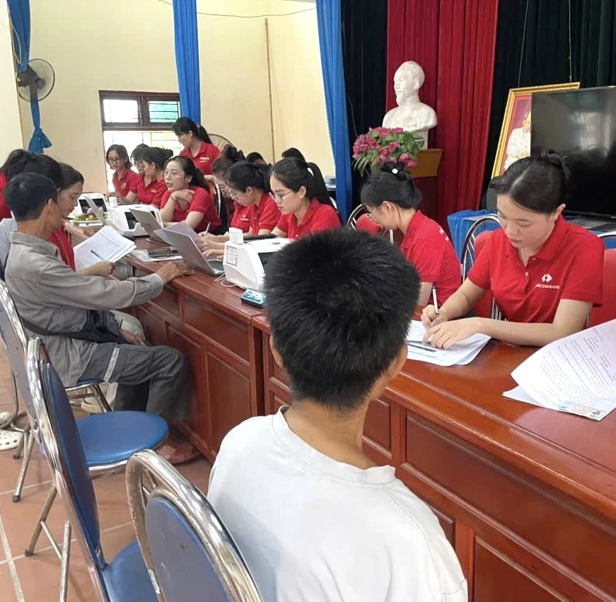 TCB ho tro nguoi dan Gia Binh 2 Giải phóng mặt bằng dự án sân bay Gia Bình: Có ngân hàng "đỏ" hỗ trợ bà con "giữ tiền"