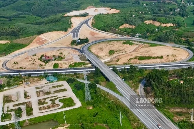 Tuyến đường từ cao tốc Bắc Giang - Lạng Sơn dẫn vào Khu công nghiệp VSIP Lạng Sơn. Ảnh: Nguyễn Hoàn