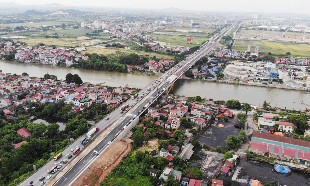 Cầu Như Nguyệt bắc qua sông Cầu.