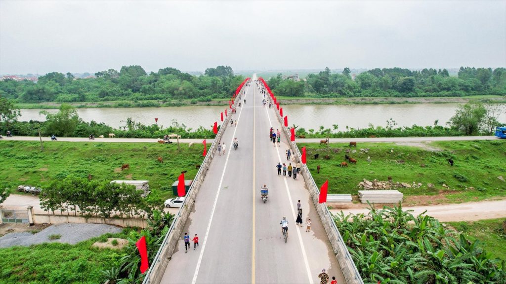 Cầu Xuân Cẩm bắc qua sông Cầu kết nối tỉnh Bắc Ninh với thành phố Hà Nội