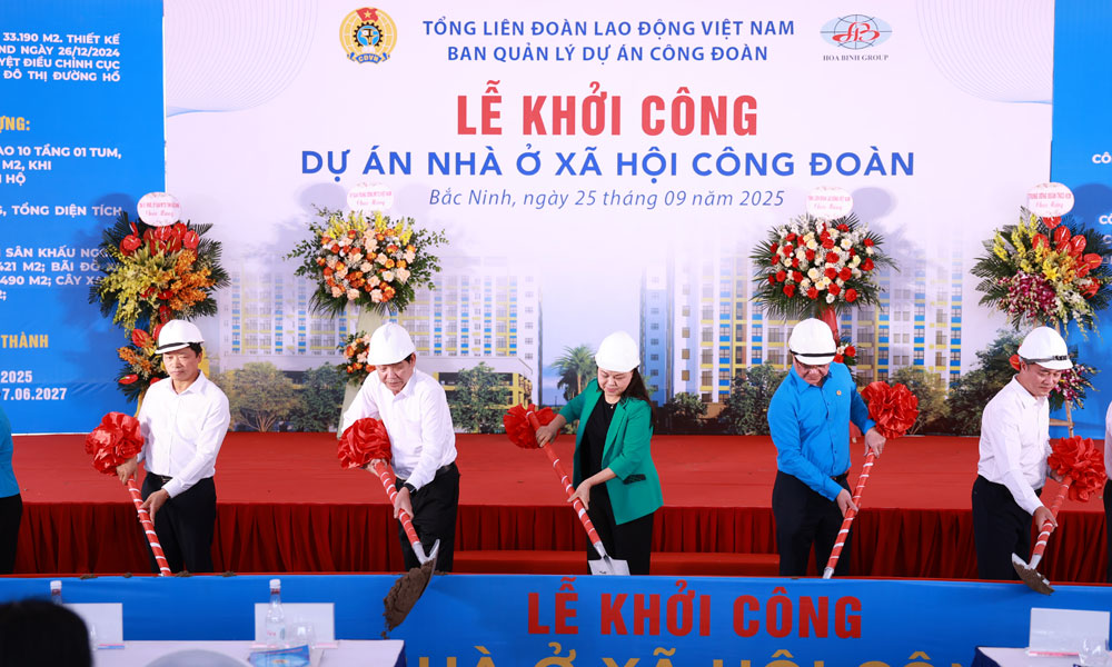 Các đại biểu thực hiện nghi lễ khởi công dự án nhà ở xã hội công đoàn việt yên bắc ninh